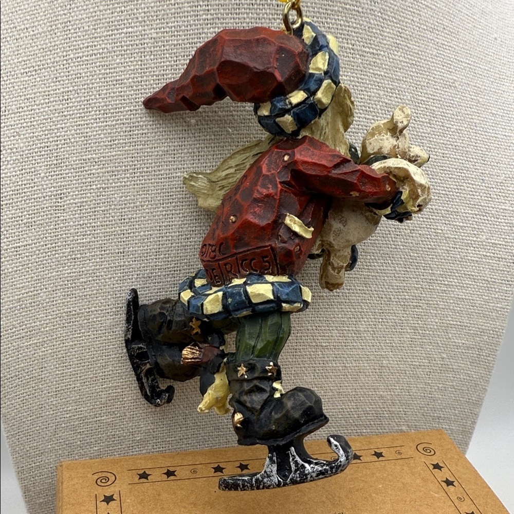 Boyd’s Bears Carvers Choice Santa Jr Quick as a Flash Christmas Ornament #370104 - Picture 4 of 6